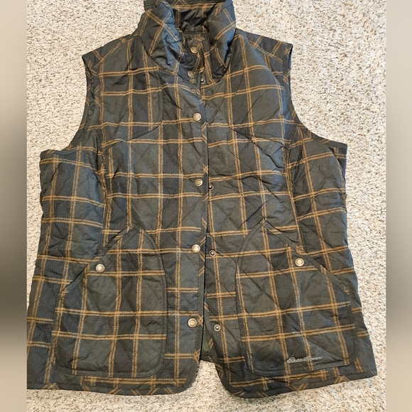 Like new Eddie Bauer Quilted vest, Hunter Green with Gold Plaid. Sz XL. Worn 1x - Picture 5 of 6